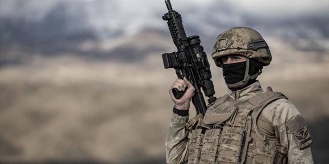 Komandolar kış öncesi Ağrı Dağı'nda 'ara bul yok et' parolasıyla görevde