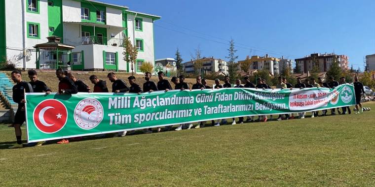 Kırşehir'de futbolcular ağaçlandırma çalışmalarına katılım çağrısı yaptı