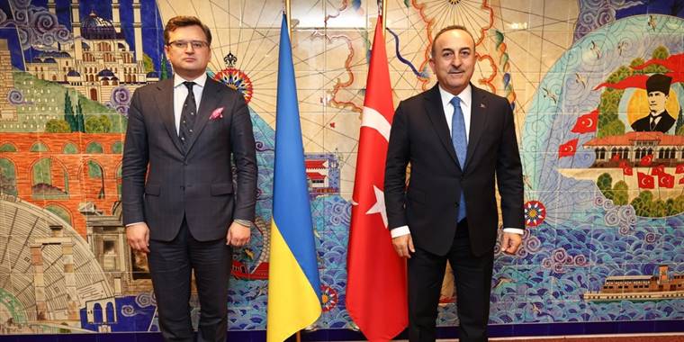 Dışişleri Bakanı Çavuşoğlu, Ukraynalı mevkidaşı Kuleba ile tahıl koridorunu görüştü