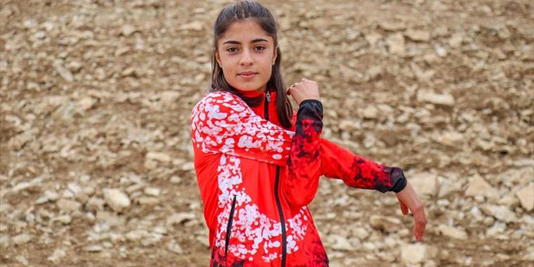 16 yaşındaki milli atlet, Van'ın yüksek rakımlı tepelerinde olimpiyat hedefiyle çalışıyor