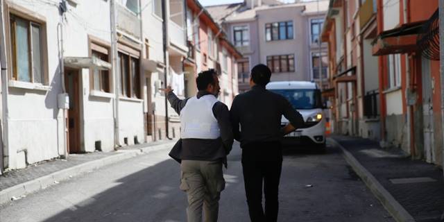 Eskişehir'de polise ateş açan cezaevi firarisi saklandığı evde yakalandı