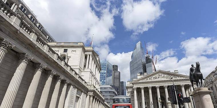 İngiltere Merkez Bankası 33 yılın en sert faiz artışını yaptı