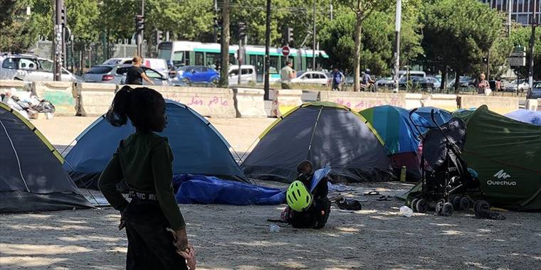 Fransa'da yılbaşından beri 18 binden fazla "düzensiz göçmen" sınır dışı edildi