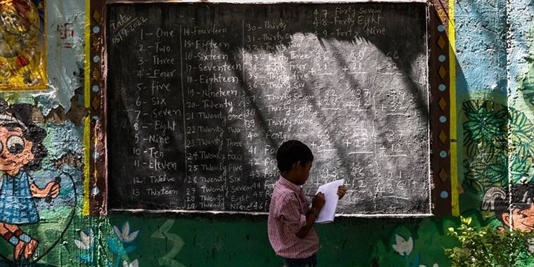 Hindistan'da okulların yüzde 66'sı geçen eğitim döneminde internete erişemedi