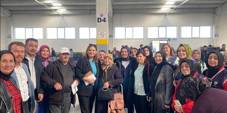 AK Parti İl Kadın Kolları yöneticileri Mahmudiye'de ziyaretlerde bulundu