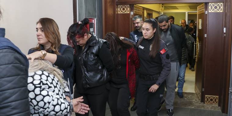 Güzellik salonunda uyuşturucu satan suç örgütü üyeleri adliyede
