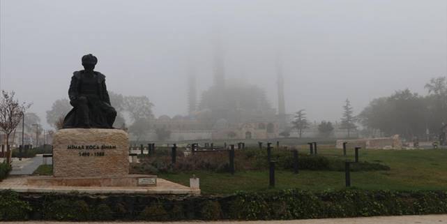 Edirne'de tarihi yapılar sis altında kaldı