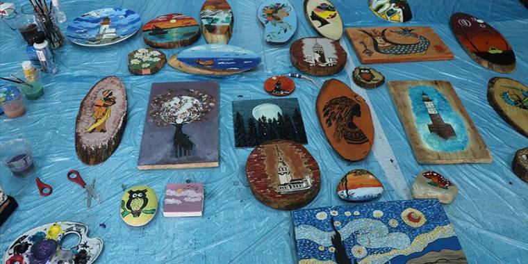 Siirt'te atık odun ve ağaç parçaları el sanatları kursunda kullanılıyor