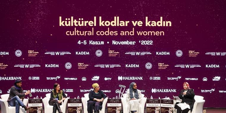 "5. Uluslararası Kadın ve Adalet Zirvesi" "Modern Zamanın Görünen ve Görünmeyen Aktörleri" oturumuyla sürüyor
