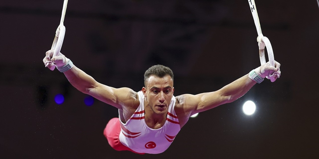 Milli cimnastikçi Adem Asil, İngiltere'de dünya şampiyonu oldu
