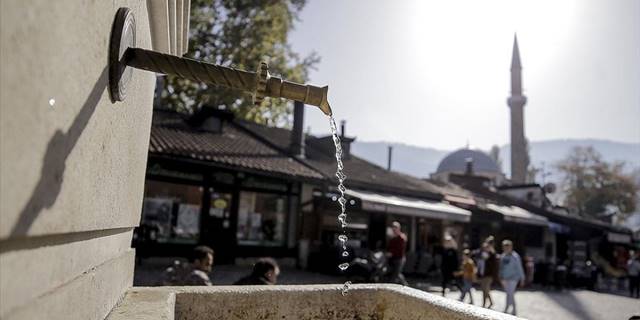 Saraybosna'daki tarihi çeşmelerden akan su, şehre "hayat vermeye" devam ediyor