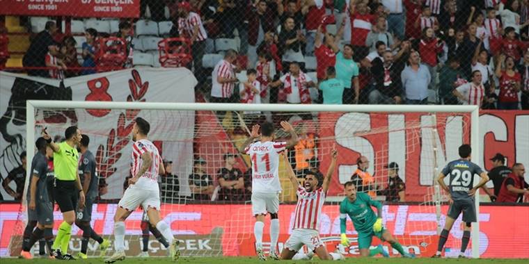 Antalyaspor evinde kazandı