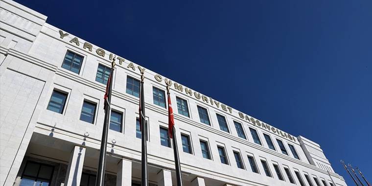 Yargıtay, kırmızı ışıkta geçen yayaya çarpan sürücüyü hız sınırını aştığı için kusurlu buldu