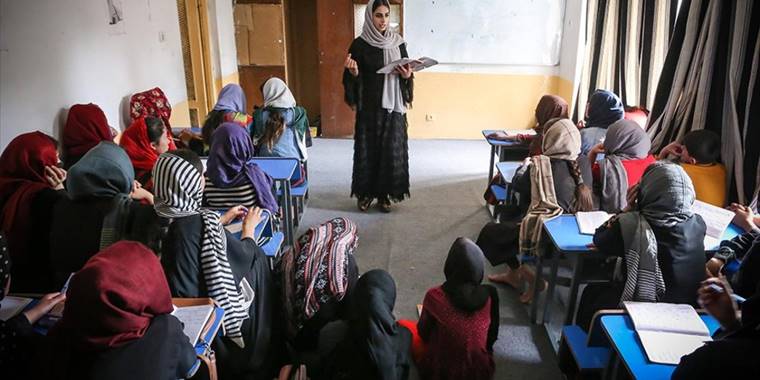 Afganistan'ın fedakar kadın eğitimcileri, kızlar ve çocuk işçilerin eğitimi için seferber oldu