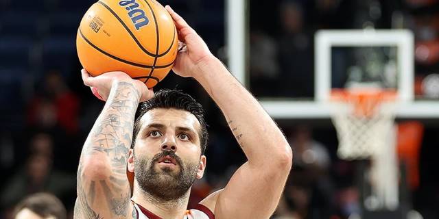 A Milli Basketbol Takımı'nda Göksenin Köksal aday kadroya alındı