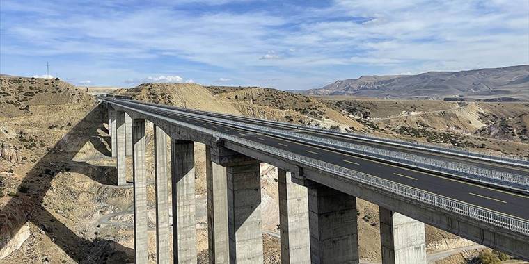 Kars-Erzurum arasındaki Taşlı Güney-2 Viyadüğü hizmete açıldı