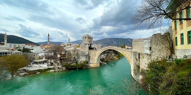 Neretva Nehri'nin 'Osmanlı gerdanlığı' Mostar Köprüsü'nün yıkılışının üzerinden 29 yıl geçti