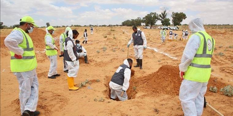 UCM yetkilileri Libya'nın Terhune kentindeki toplu mezarları ziyaret etti