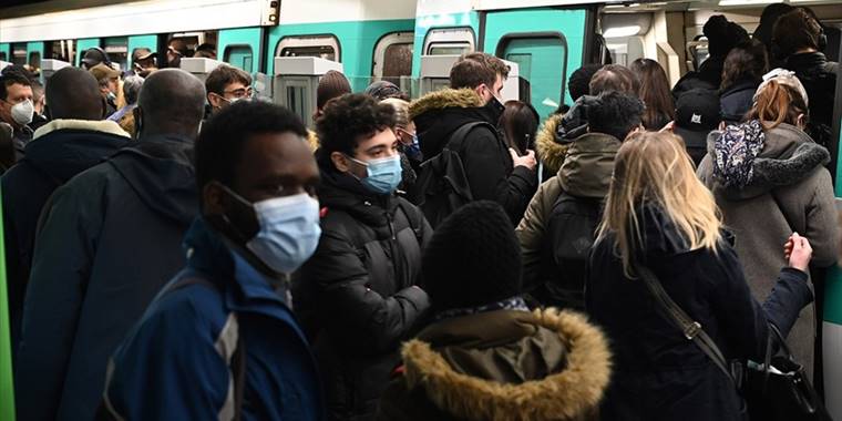 Paris'te grevler nedeniyle perşembe toplu taşımada 'kara gün' olabilir