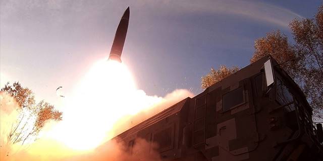 Kuzey Kore, Japon Denizi'ne balistik füze fırlattı