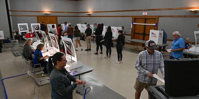 ABD'deki vali seçimlerinde Demokratlar iki eyaleti Cumhuriyetçilerden geri aldı