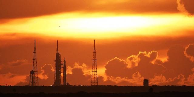 NASA'nın Ay'a fırlatacağı Artemis I misyonu Nicole Kasırgası nedeniyle yine ertelendi