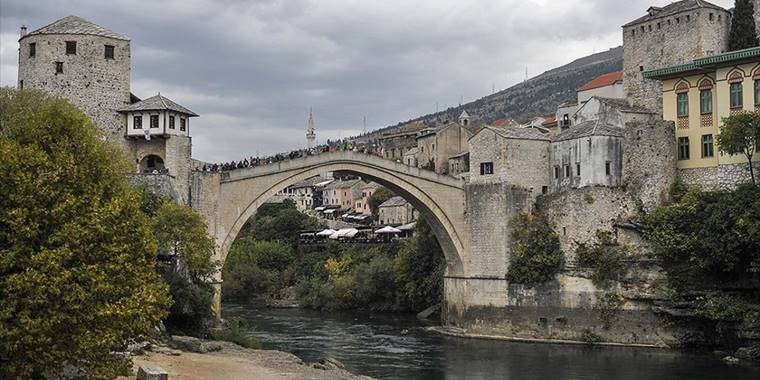 Mostar Köprüsü'nün yıkılışını "hafızalara kazıyan" kameraman o gün yaşananları unutamıyor