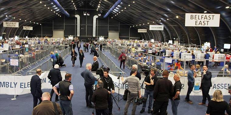 Kuzey İrlanda'da bölgesel parlamento seçim tarihi duyurusu ertelendi