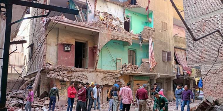 Mısır'da 4 katlı binanın çökmesi sonucu 3 kişi öldü, 3 kişi yaralandı