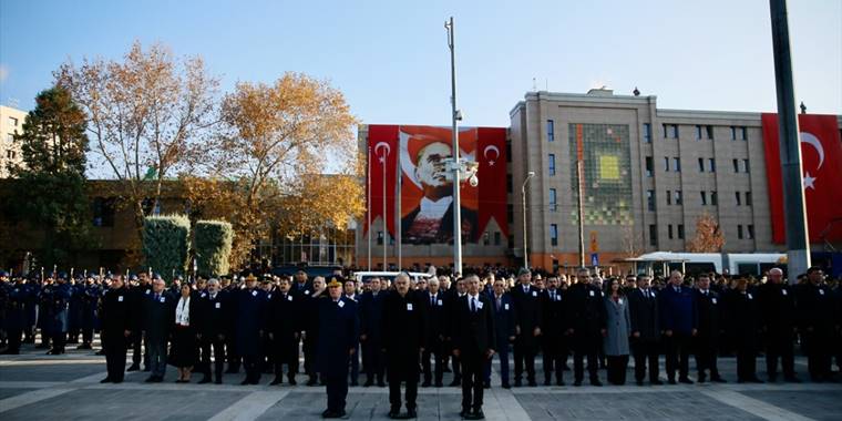 Büyük Önder Atatürk'ü anıyoruz