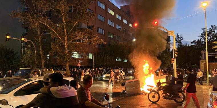 İran’da bazı protestocular idamla yargılanıyor