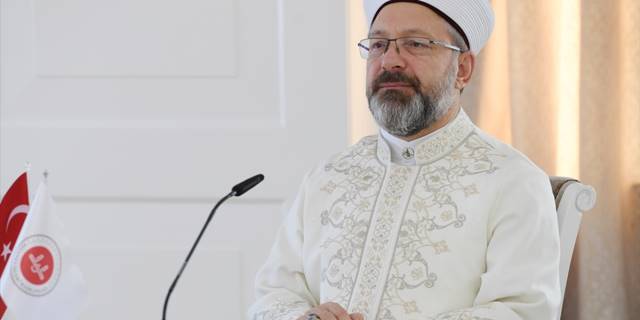 Erbaş, "Uluslararası 21. Yüzyılda Gençlik ve İnanç Eğilimleri Sempozyumu"nda konuştu: