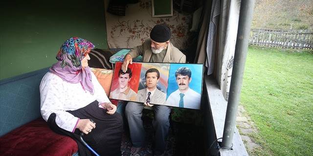 Depremde 3 oğlunu kaybeden çiftin 23 yıllık evlat acısı