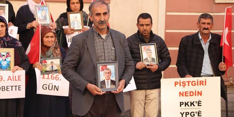 Diyarbakır annelerinin oturma eylemine bir aile daha katıldı