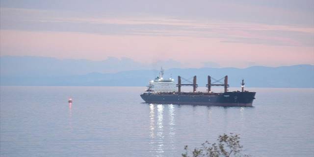 Tekirdağ açıklarında karaya oturan yük gemisi için kurtarma çalışması başlatıldı