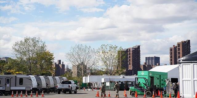 New York'ta düzensiz göçmenler için yeni açılan yardım merkezi kapatılacak