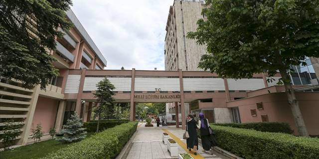 MEB 'Öğretmenlik Kariyer Sınavı' hakkındaki iddialarla ilgili suç duyurusunda bulundu