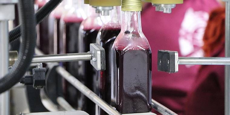 Oğuzeli'nde geleneksel yöntemlerle üretilen nar ekşisi tesisleşmeyle katma değerini artırdı