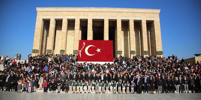 Doğa Koleji öğrencileri Anıtkabir'i ziyaret etti