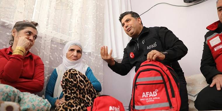AFAD ekipleri hasta, yaşlı ve engellilere afet eğitimi veriyor