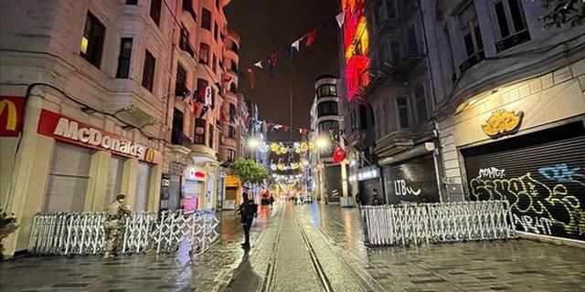 İstiklal Caddesi yeniden yaya trafiğine açıldı