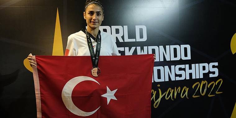 Milli tekvandocu Hatice Kübra İlgün, bronz madalya kazandı