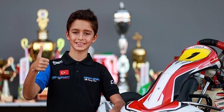 Minik karting yarışçısı İskender Zülfikari, WSK Final Kupası'nı kazandı