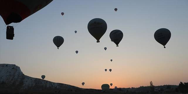 Pamukkale'de balon turizmi giderek gelişiyor