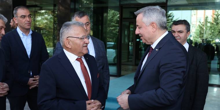 Moldova'nın Ankara Büyükelçisi Dmitri Croitor, Başkan Büyükkılıç'ı ziyaret etti