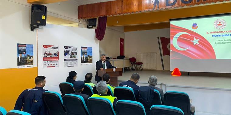 Çerkeş'te jandarmadan traktör kazası ve alınacak tedbirlere ilişkin seminer