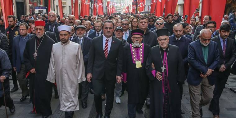 Beyoğlu'nda 'İstiklal Bizim' birlik ve beraberlik yürüyüşü düzenlendi