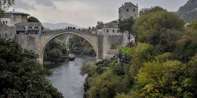 Tarihi ve doğal güzellikleriyle sonbaharda da kendine hayran bırakan şehir: Mostar