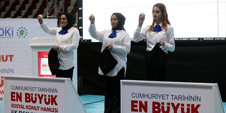 Muş ve Kilis'te "İlk Evim, İlk İş Yerim Projesi"nde yapılacak konutların kuraları çekildi