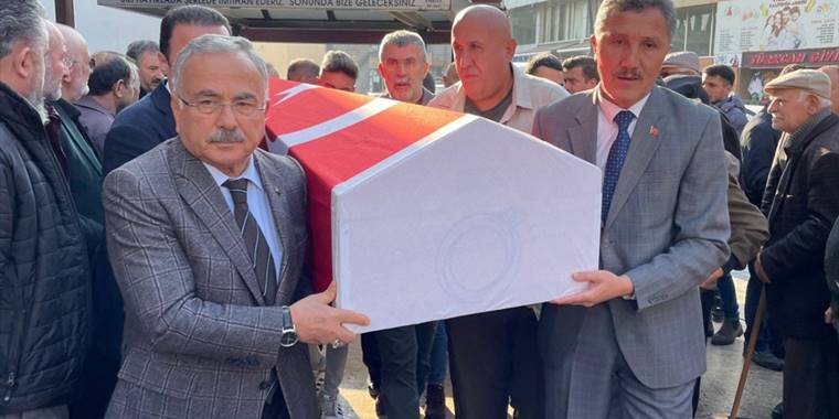 Ordu'da köpeklerden kaçarken aracın çarpması sonucu ölen işçinin cenazesi defnedildi